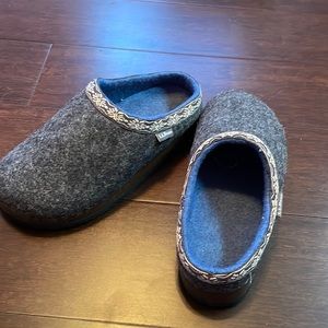 L.L. Bean Wool Slipper Clogs 7M NEW